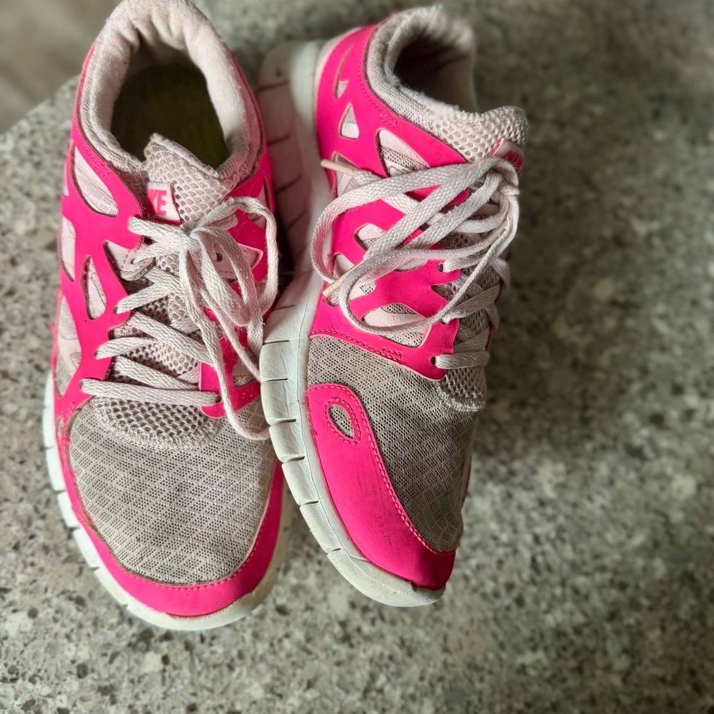 Nike l Women's Hot Pink Sneakers l Nike Free Run l Size : 8